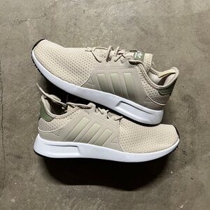 Adidas women’s 6.5 resell brand new